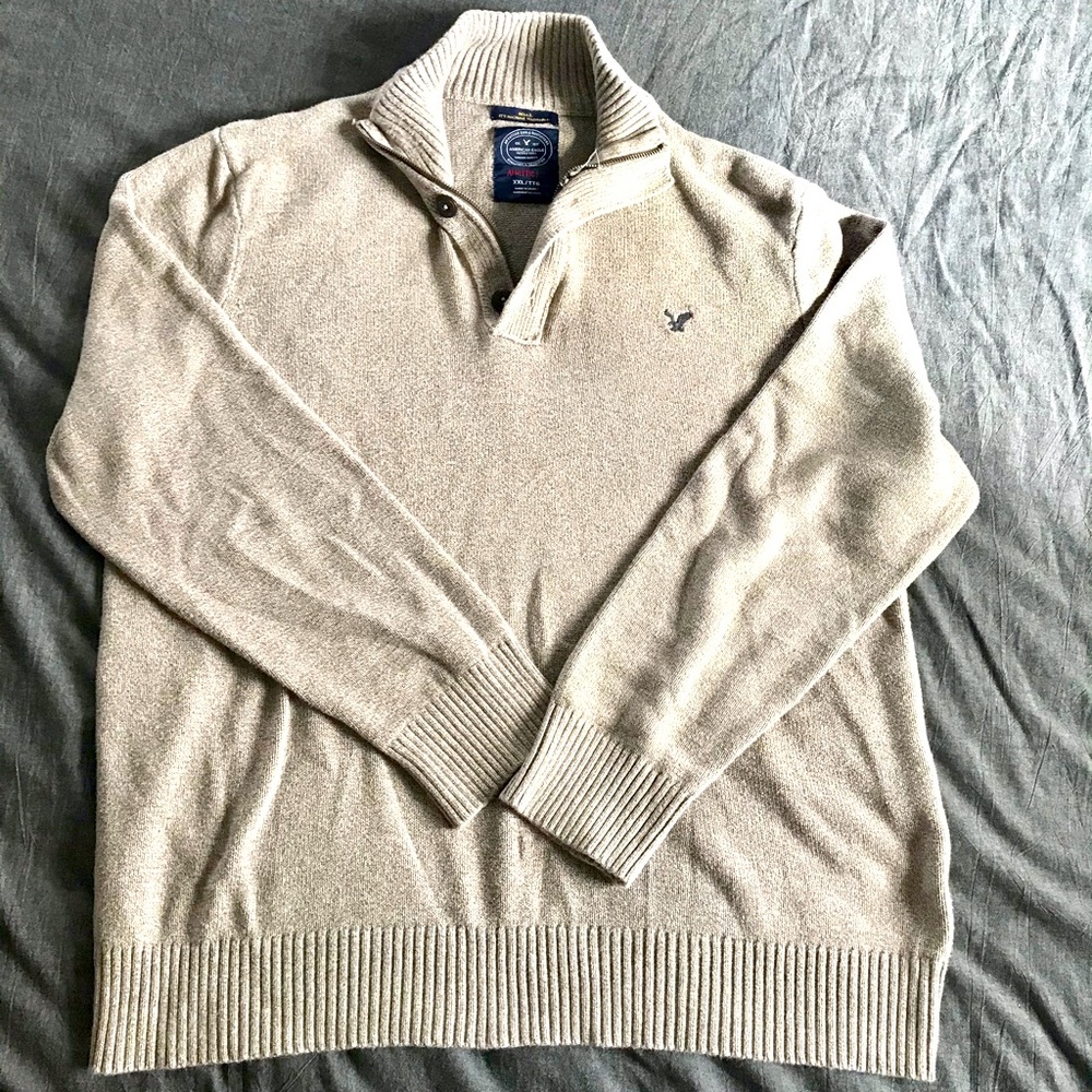 American Eagle XXL men’s pullover sweater with buttons. Grayish-oatmeal color